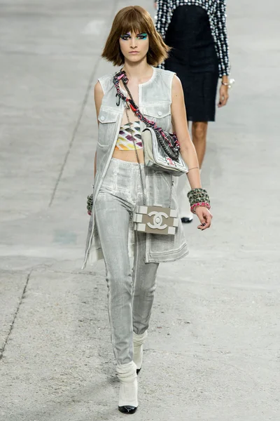 Look 48